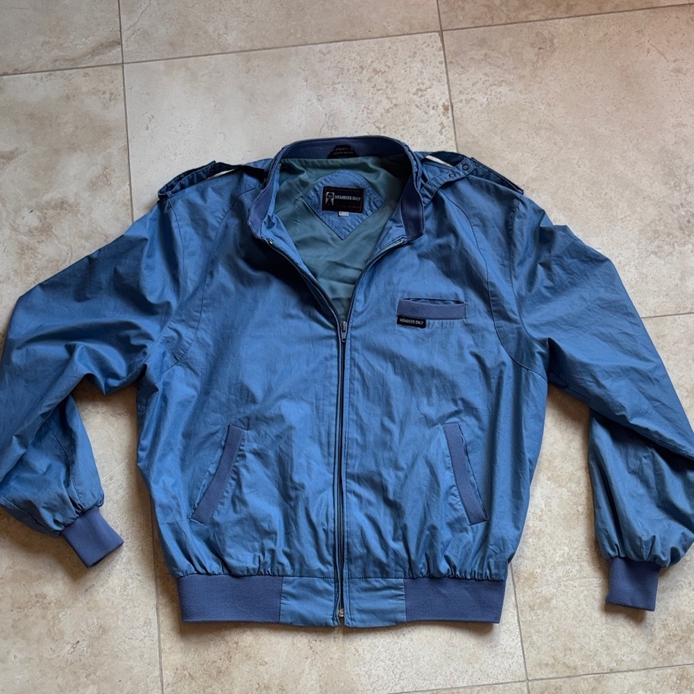 Men's Vintage Members Only Blue Zip-Up Bomber Jacket – Classic Retro Style ✨
